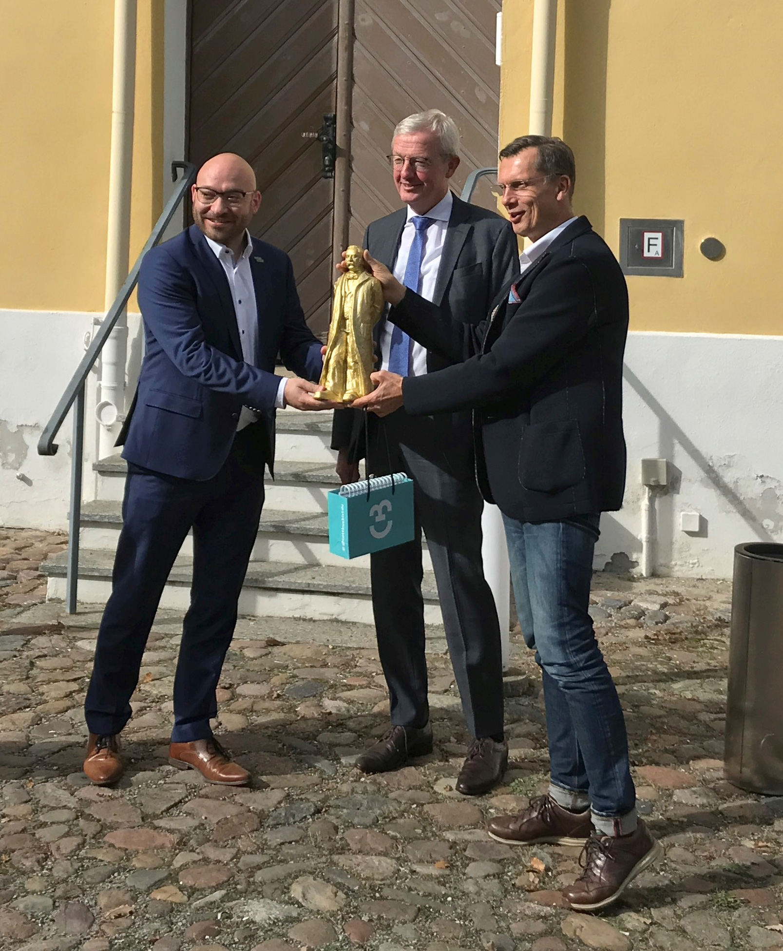 Übergabe des Vorsitzes des Städtekranz Berlin-Brandenburg von Cottbus an den Frankfurt (Oder) Symbolische Übergabe des Vorsitzes des Städtekranz Berlin-Brandenburg von Cottbuser Oberbürgermeister Holger Kelch an den Frankfurter Oberbürgermeister René Wilke